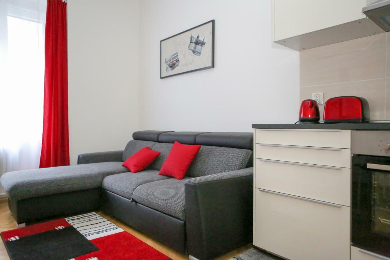 Stylish Apartment A Few Steps From Metro Praga Exterior foto